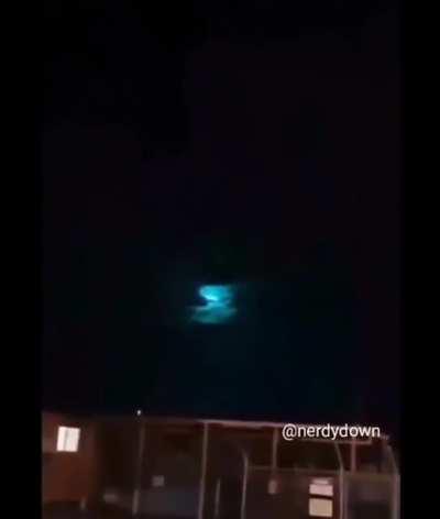 Meteor streaks across the sky in Indiana, Kentucky, and Ohio. Sept 30