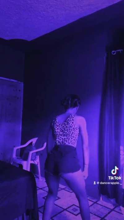 She killed it on this remix 🔥 (@dancerapple._)