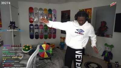 Reminded me of that one scene out of the nutty professor movie 😭😭😭😭😭