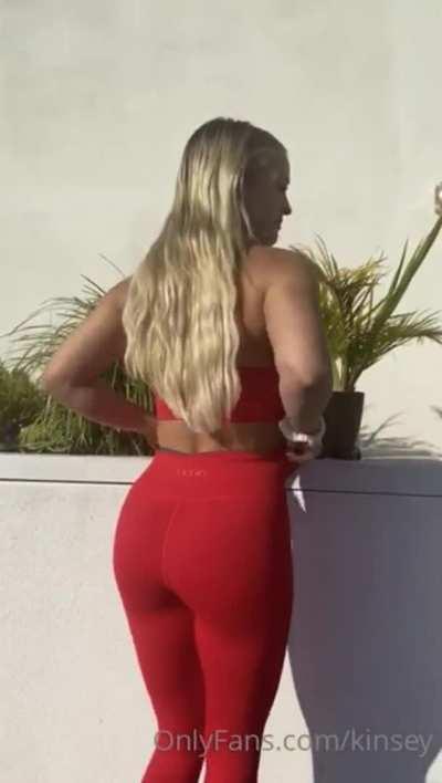 mmm,what a hottie🍈🍈