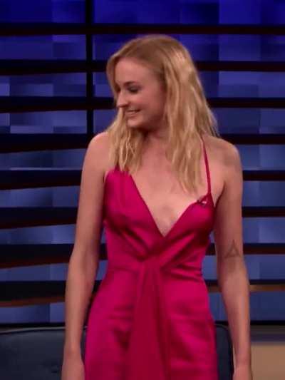 Sophie Turner's perky jiggling tits