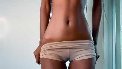 It turns me on so much to have a camel toe!