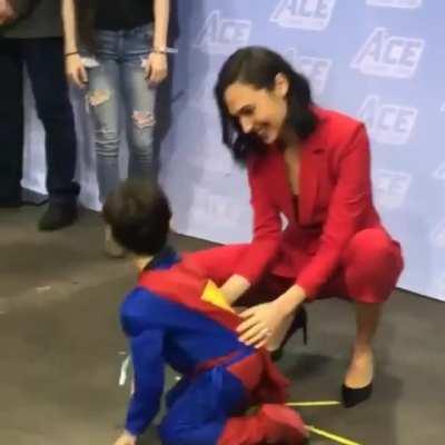 Wonder Woman finding Superman's weakness
