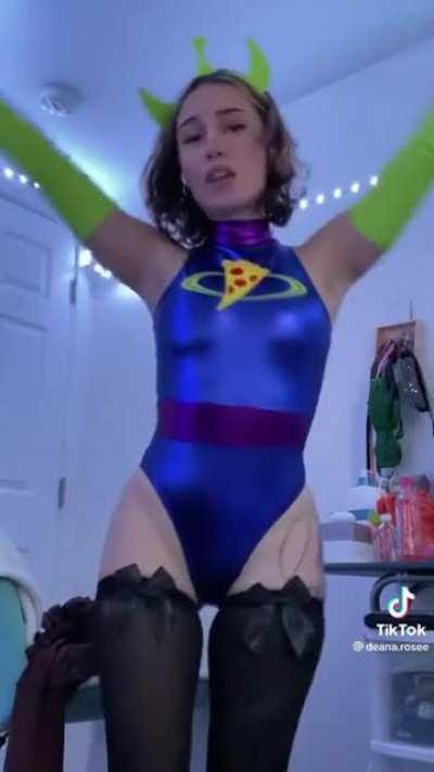 Gawd wish that she would start an Onlyfans we need to convince her on her tik tok comments