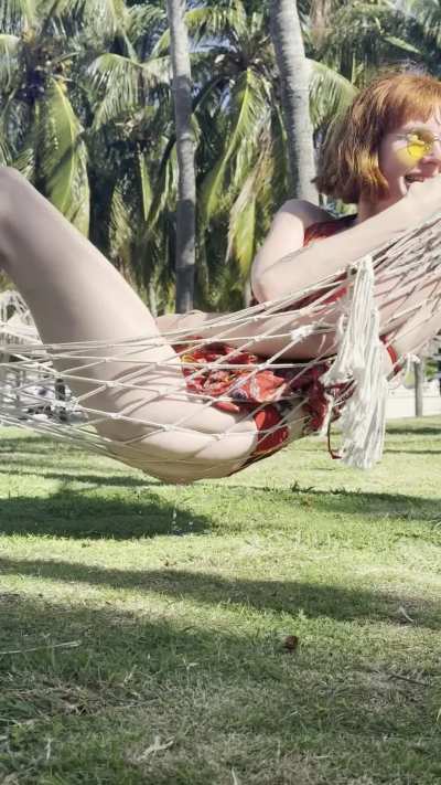 chilling in the hammock while pissing u/Nippy_Hippie