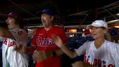 [Highlight] [Highlight] Phillies radio call of Luke Williams' walk off homer in his first major league start, defeating the Braves 2-1.