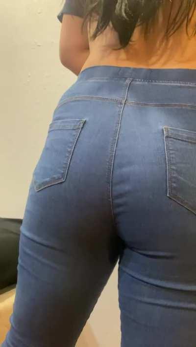 Come worship my bubbly Jean farts 🤭💨