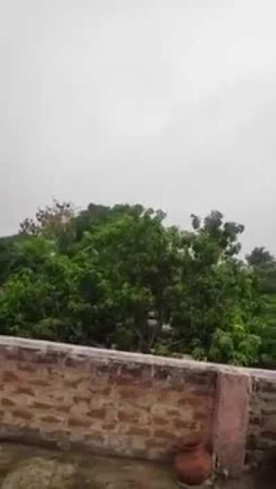 This sound was heard in my city (Bangalore, India) officials confined it wasn't the airforce or fighter jets. Everyone in the city heard the sound. Some felt tremors. The best explanation is vaccum caused by Hot winds and cold winds colliding. What do you