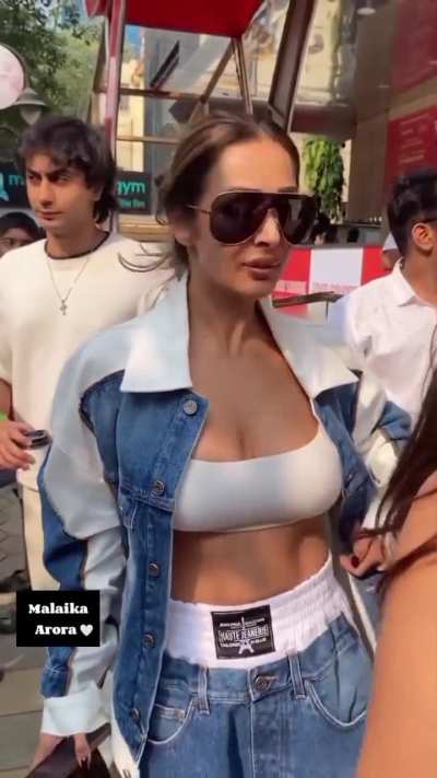 Malaika Arora 🤍💥