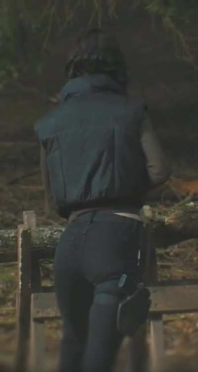 Tight black pants in 