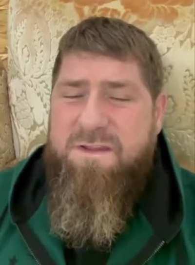 Что он говорит))))