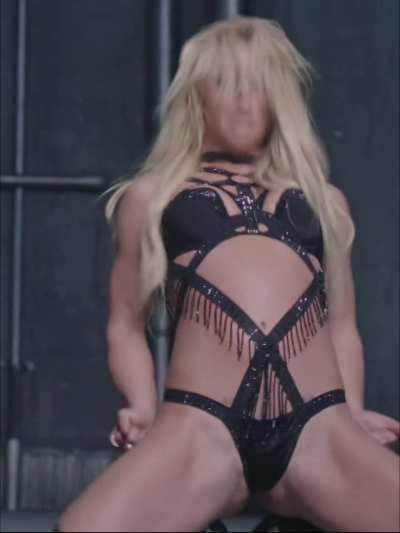 Britney Spears legs spread