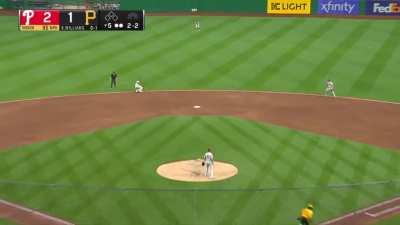 [Highlight] Trea Turner makes a impressive slide on defense