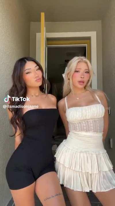 Which u taking the brunette or blonde abg 