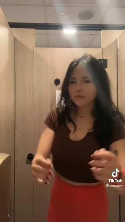 I need Venom's tongue so I can run it all over her and cover her body with slime