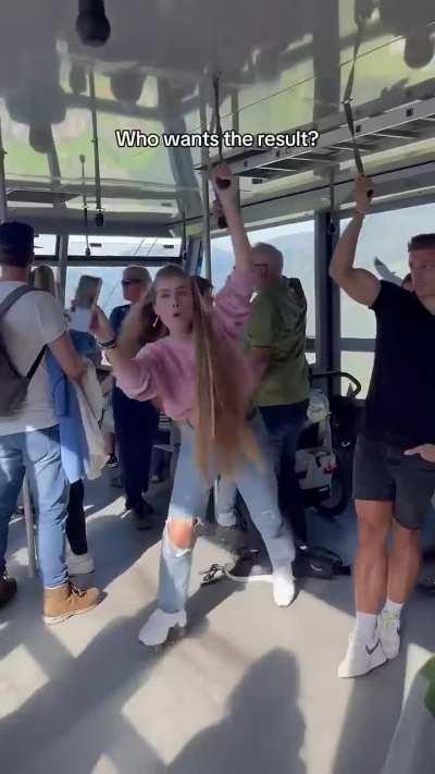 Hey look at me im doing stupid things in a gondel! 