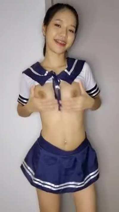 7 outfits in 10 seconds