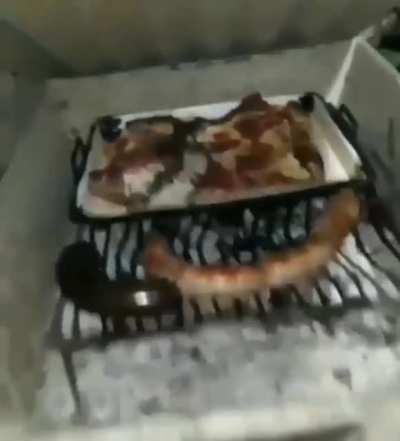 ¿Por qué todavía no levantan la pared, los albañiles que contrate? Ah.. ya se.