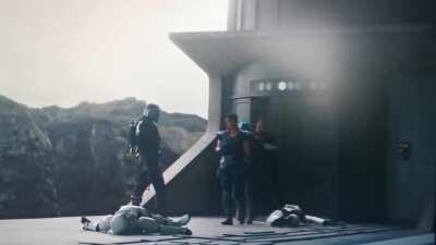 Confused as to what Mando's head movement here is supposed to be? If I ever see someone do that I'd take it as a threat??