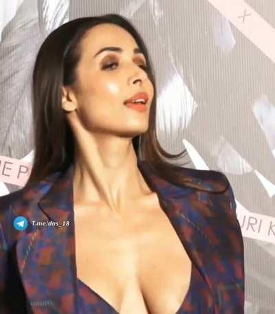 Tell me a better way to start the day ✊💦 Malaika Arora