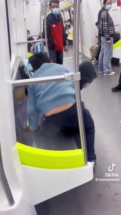 Swinging on the train... 