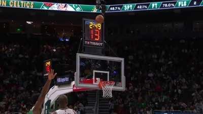 [Highlight] Middleton hits back to back threes