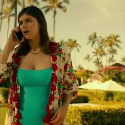 Alexandra Daddario a simple beauty