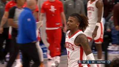 [Highlight] Jalen Green hits the 3 at the buzzer to end the half to cap off a 15-0 run, with the Rockets up 57-51