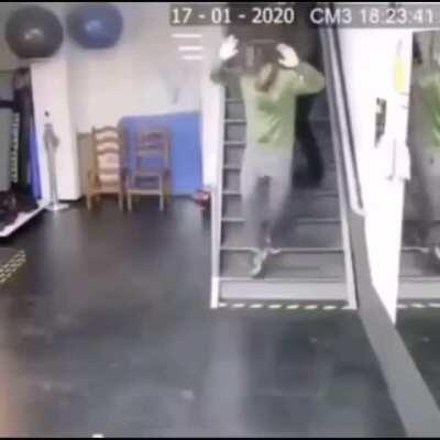 WCGW trying to rob a guy