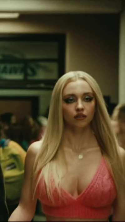 Sydney Sweeney's tits are huge..want to squeeze those tits hard while i anal her tight booty and bite her ears.