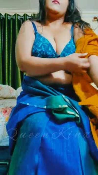 Undress me piece by piece... Either I might ruin you or I'd let you ruin me 😉 (f)