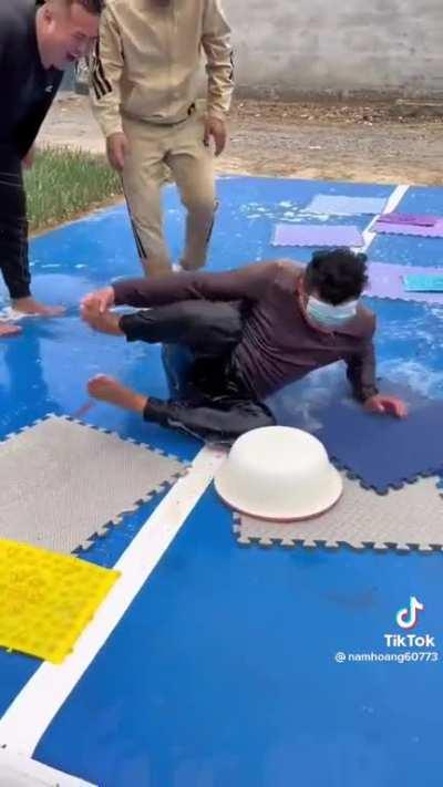 I donât know what theyâre saying but itâs still hilarious