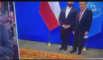 breaking news - zapato socialista de boric tiene hambre