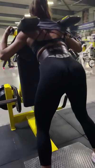 Whats your favourite thing about my muscular body?