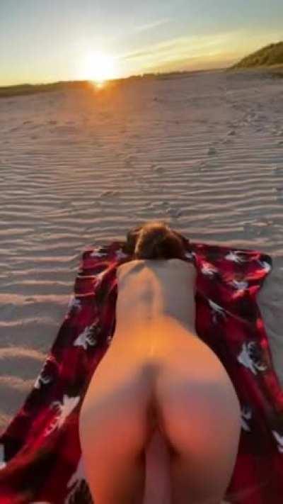 If we go to the beach. We’re gonna end up like this 😋