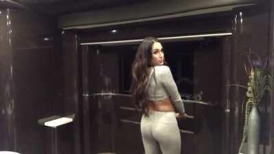 pokies + booty jiggle🥵