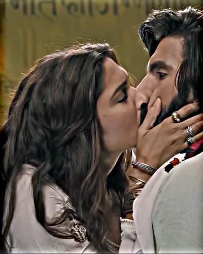 Deepika Padukone Hot Saliva Kissing