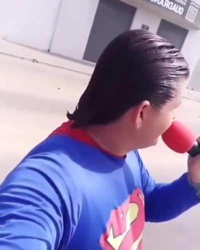 O superman realmente é o homem de aço.