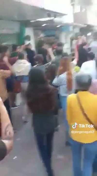 Larreta paseando por la calle...