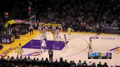 [Highlight] Westbrook cuts towards the rim and blows a wide open layup