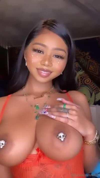 😍🍒 (go to comments for her folder)