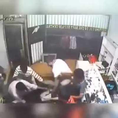 Que viagem é essa véi, de onde saiu tantos cobradores ..