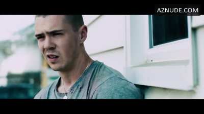 Lulu Dahl - Monsters: Dark Continent (2014)