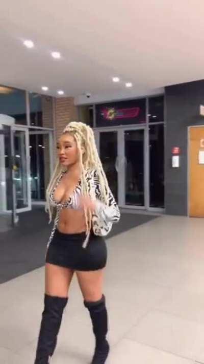 Sapphire is a certified hottie