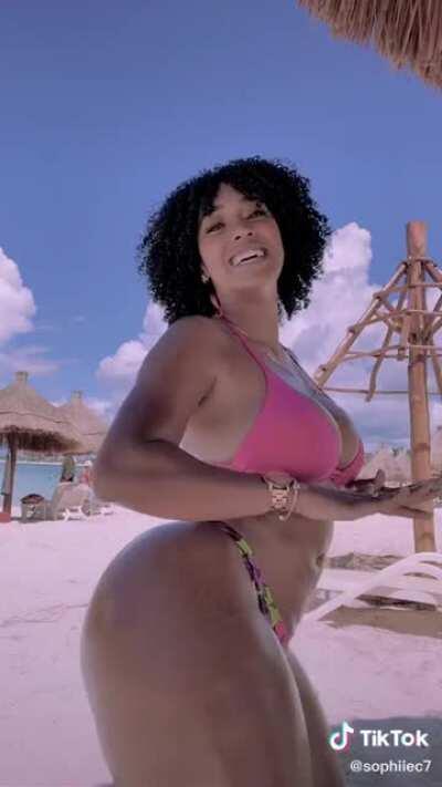 My dick would STAY hard 24/7 around this super bad bitch💯