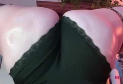 glute flexing to song requests followers had sent me on my old insta