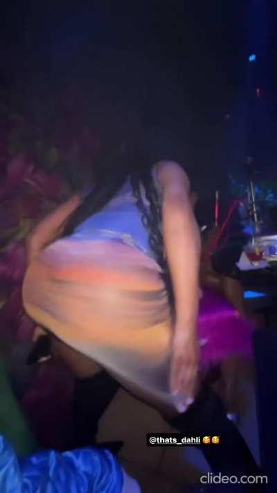 Ari And Friends 🍑