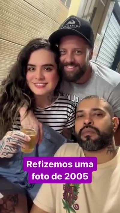 Friends retaking the same photo 5 years later