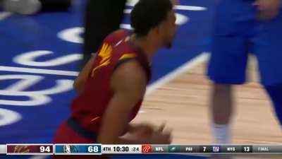 [Highlight] Jarrett Allen bounce pass to Evan Mobley for the slam!