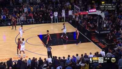 [Highlight] Lebron James drives in off the dime to seal the game in OT with a 28 point triple double